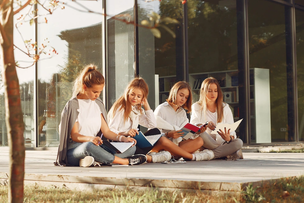 Üniversite Öğrencilerine Burs Veren Özel Kurumlar - Vakıflar